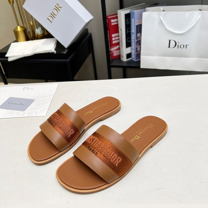 ch**an D*or slippers